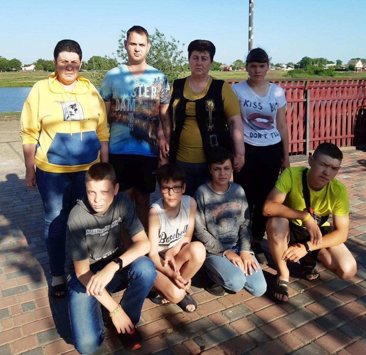 Пані Тамара з доньками та синами