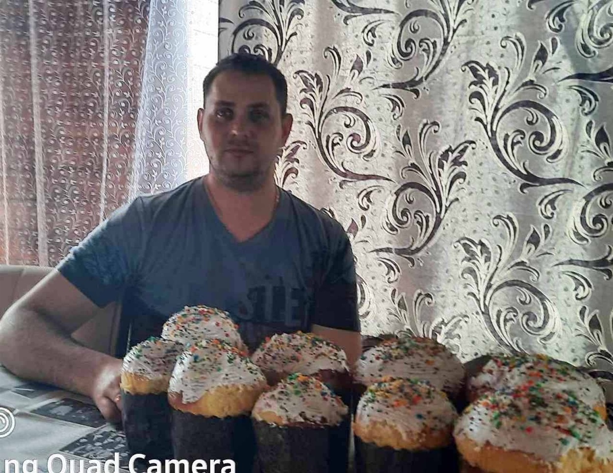 Зять Анатолій напік пасочок для всієї родини