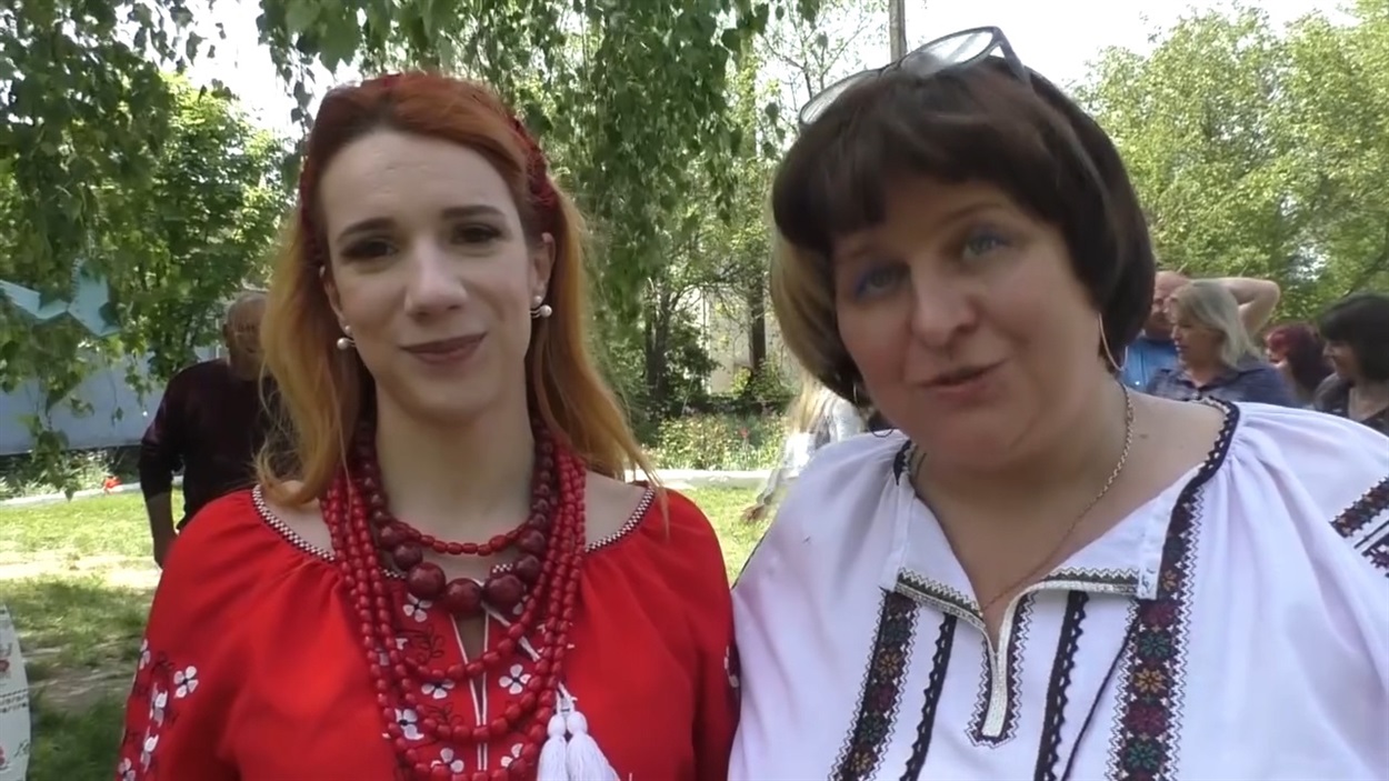 Антоніна Ганзій - праворуч