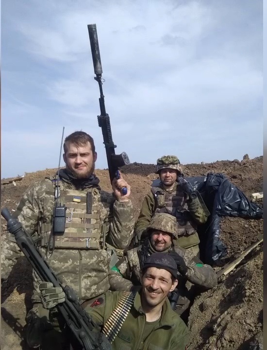 Данило Сільвестров з побратимами