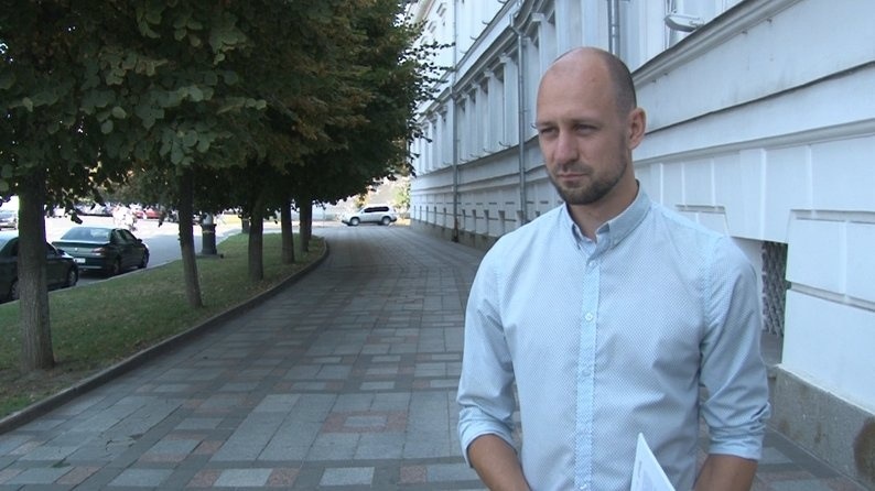 Роман Широких  під час виїзду робочої групи з питань розвитку інфраструктури на місце. Полтава
