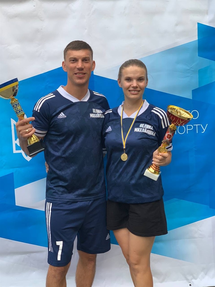З переможними кубками на одному із змагань