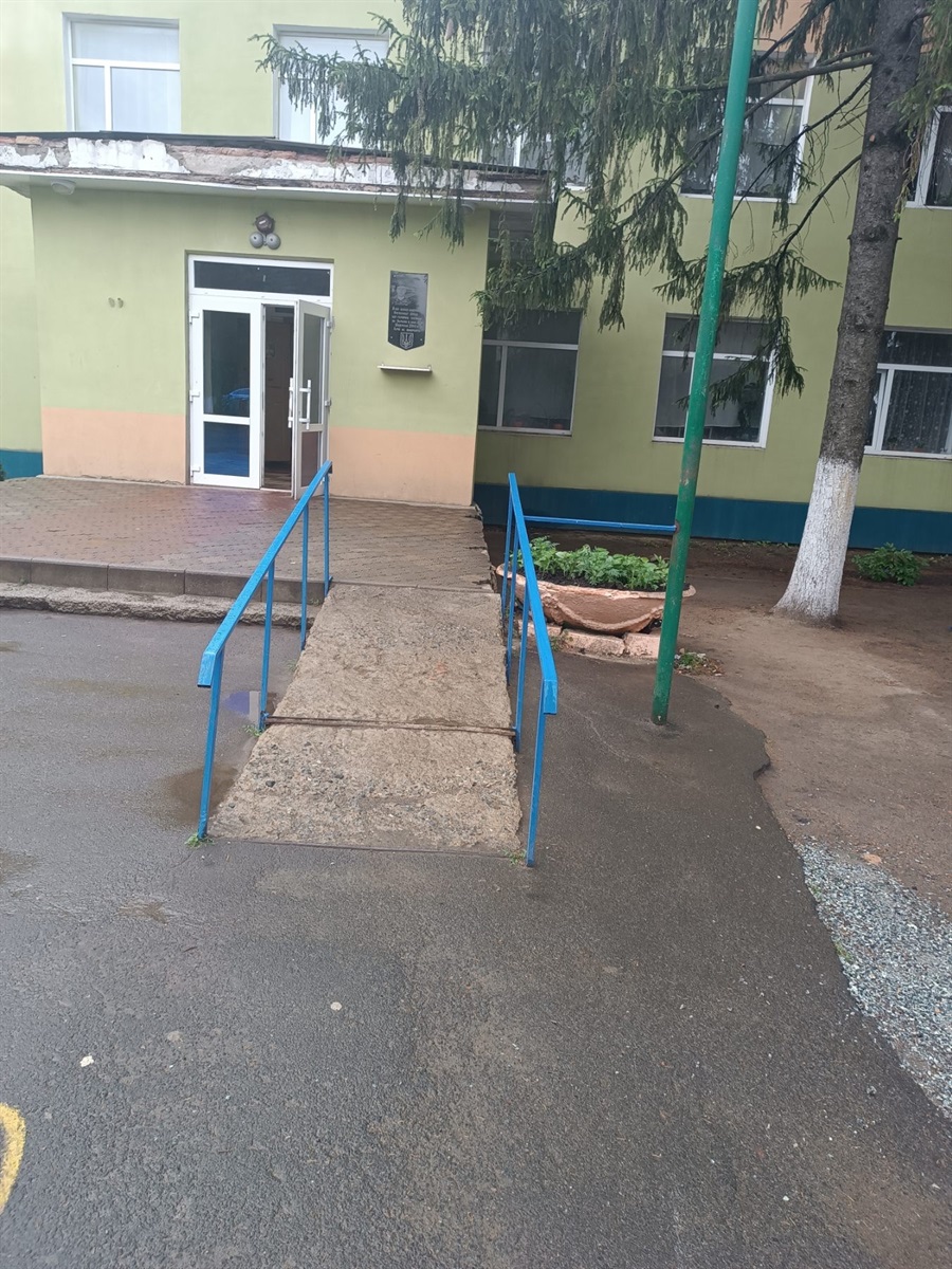 Біля ліцею №2 в смт Любашівка