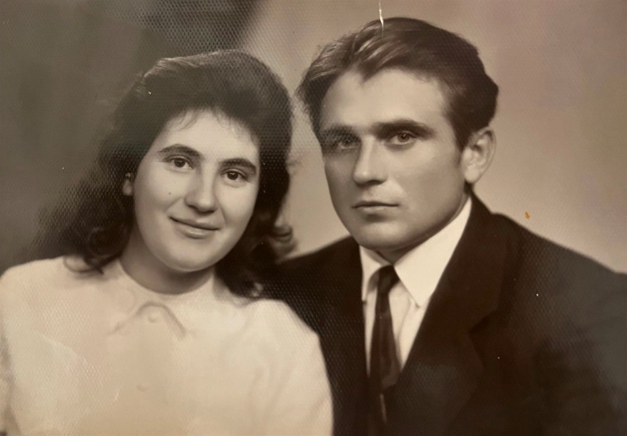 Молоде подружжя Гончаруків. Грудень 1964 року