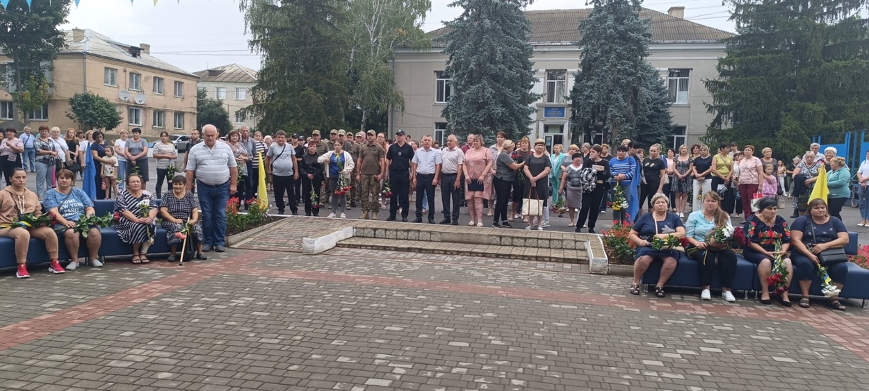 Дощ не завадив віддати шану загиблим Героям