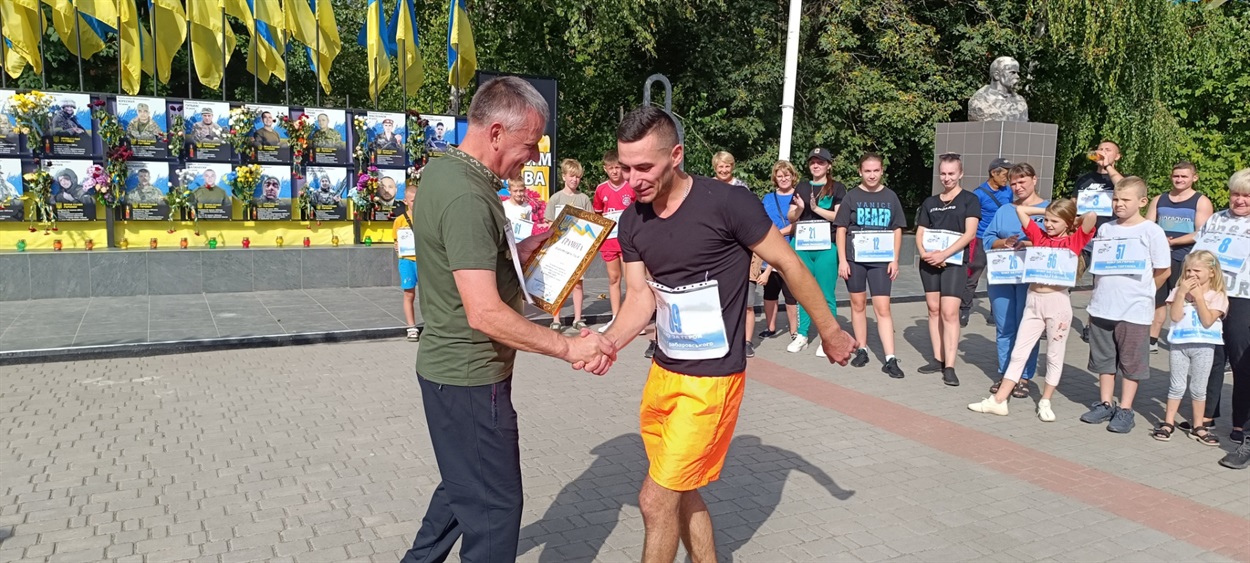 Грамоту отримує Костянтин Істраті