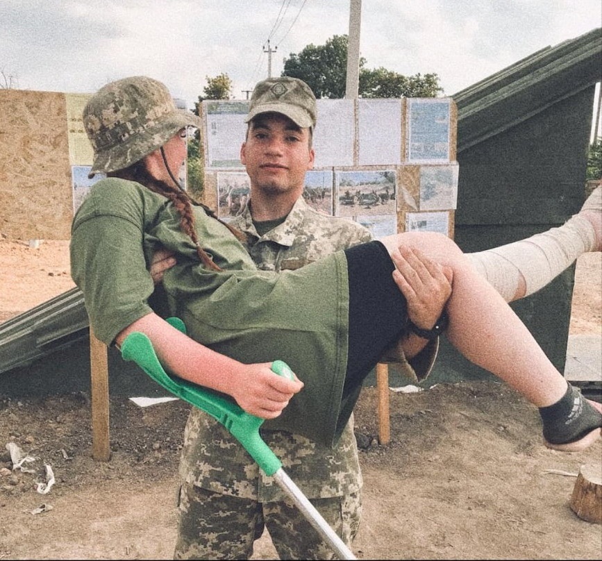 Своїх в біді не кидають