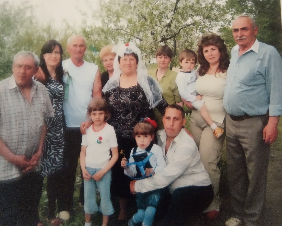 Родина на "срібному" весіллі подружжя Слободзян