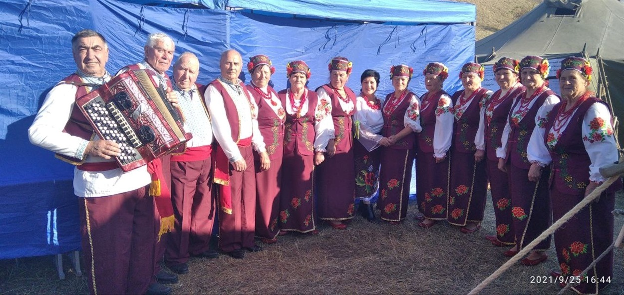 Учасники хору під час виступу