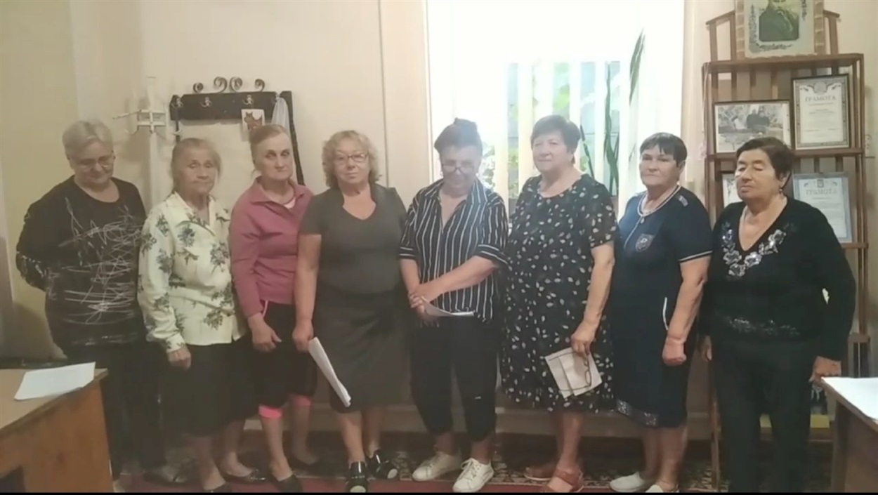 Зліва на право: Любов Шевцова,  Олена Яцина,Зінаїда Паламарчук,  Катерина Любинська, Тамара Навітанюк, Галина Слободзян, Марія Макаренко, Надія Новар