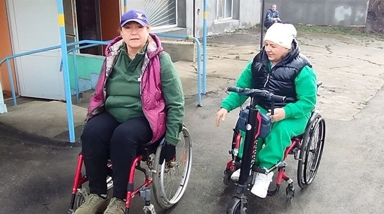 Людмила Шелих з Надією Лєнц досліджують Балту на  безбар’єрність 