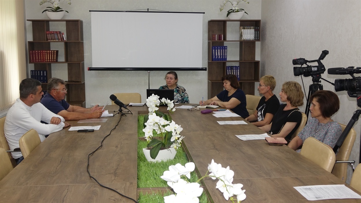 Учасники круглого столу