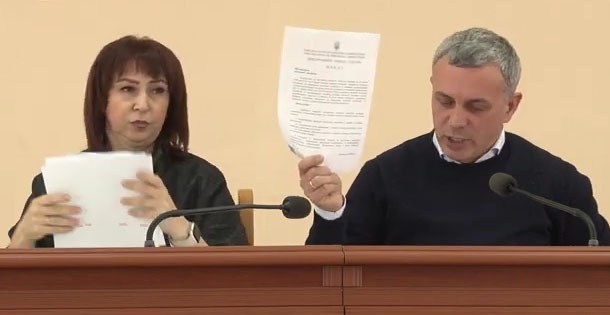Під час обговорення питання міський голова Сергій Мазур коментує проєкт рішення