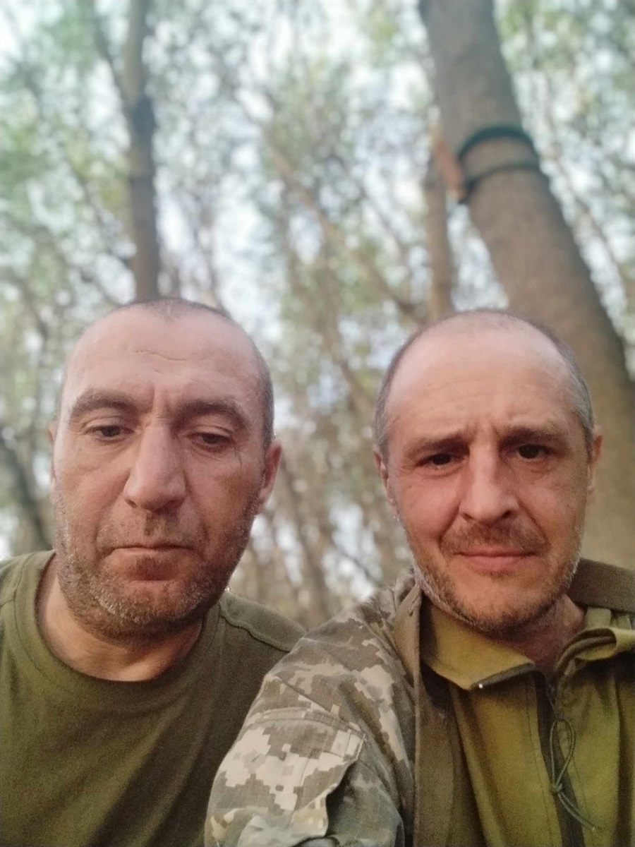 Андрій з другом Миколою, якого того дня виніс поранеого з свого останнього бою