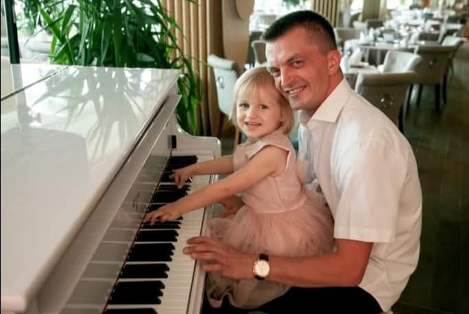 Віталій Білов з донечкою