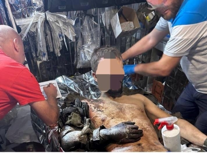 Надають першу допомогу на передовій