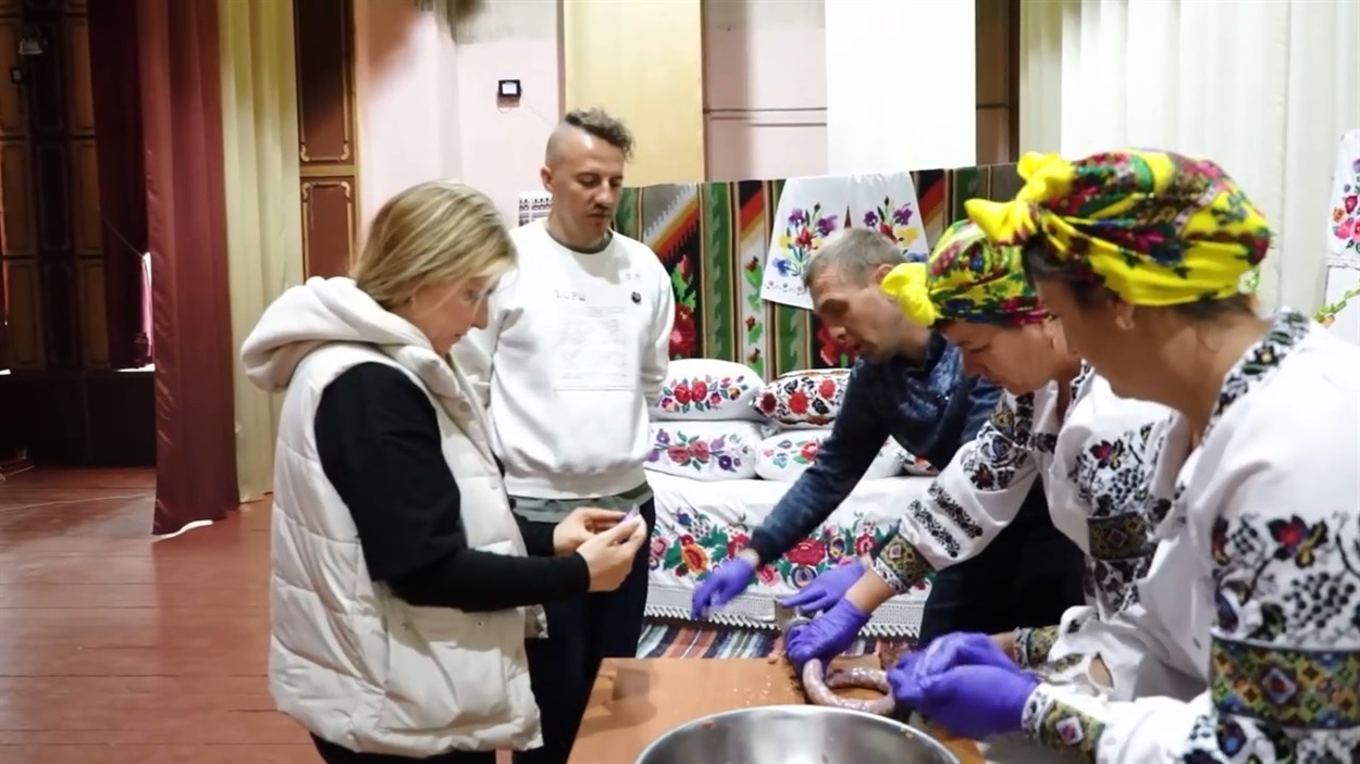 Як готують ковбасу в Гольмі