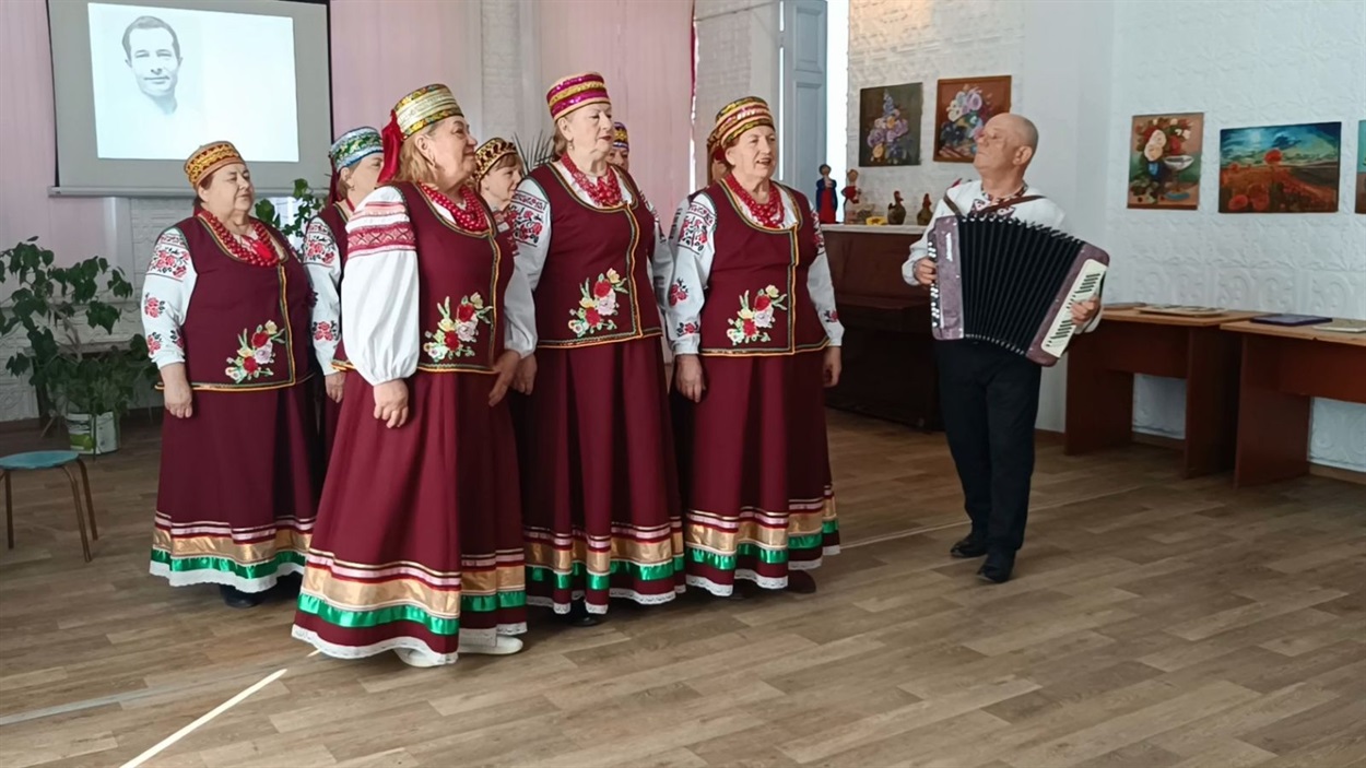 Виступ самодіяльного козацького  народного хору «Будьмо»