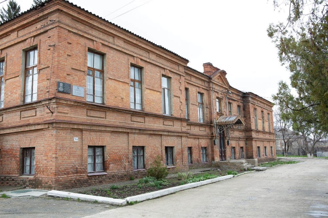 Стара будівля колишньої першої лікарні