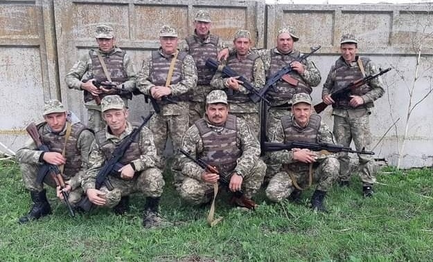 Руслан з бойовими побратимами
