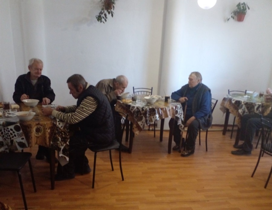 Мешканці стаціонарного відділення полюбляють збиратися в їдальні